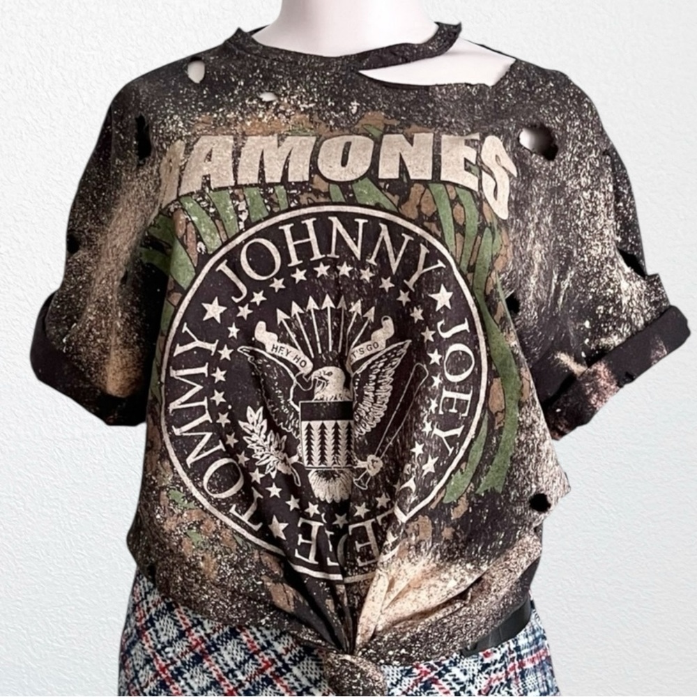 1234 The Ramones Destroyed Knotted Tie Dye Presidential Seal Band Tee SZ M - Picture 2 of 8